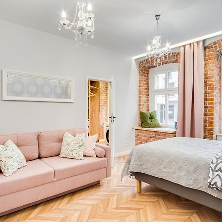Pleasant Apart ~ 700M Main Square - Self Check-In 24H Wroclaw Ngoại thất bức ảnh